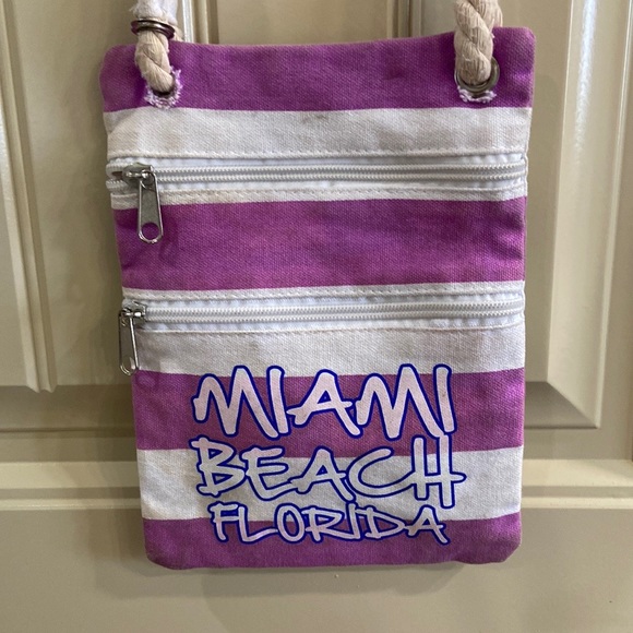 Cross Body Bag by GetaGadget Brand. GUC! - Picture 2 of 16